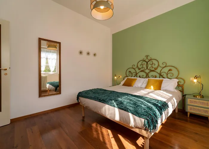 Emerald Apartment *